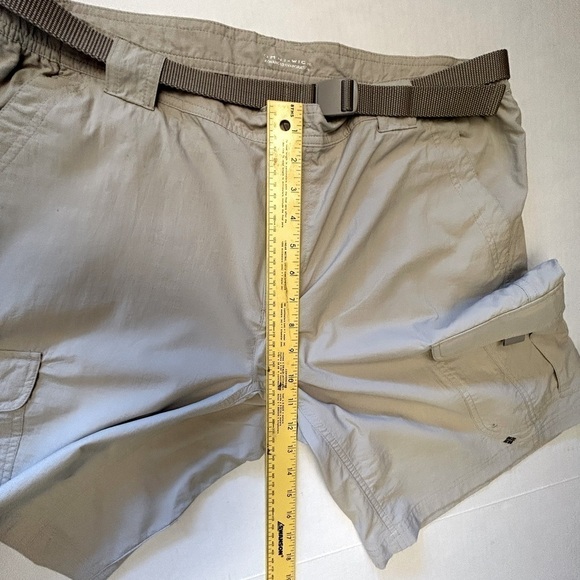 Columbia belted Omni Wick Advanced evaporation unisex tan cargo shorts. Sz-L V3 - Picture 7 of 9